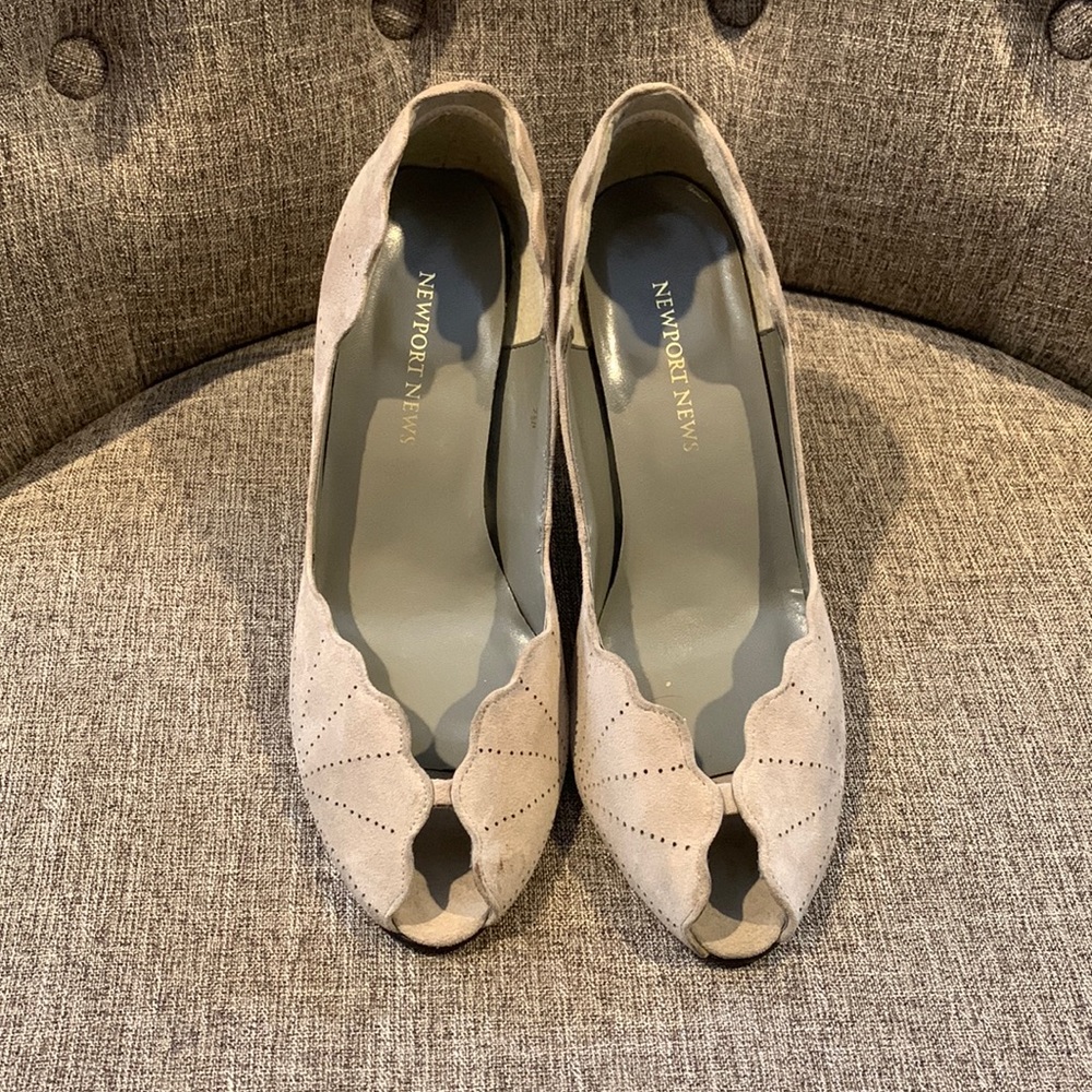 Size 7.5 beige suede peep toe heels